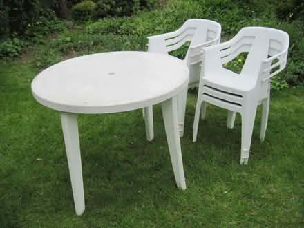 Photo of free garden table and chairs (Cambuskenneth FK9) #1