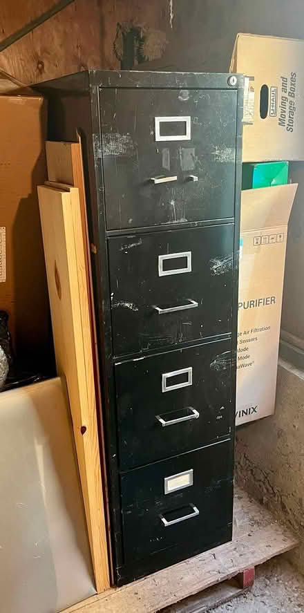 Photo of free 4 drawer metal filing cabinet (Pt Richmond) #1