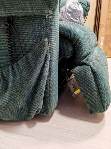 Photo of free LARGE comfy chair (Dowâs Lake) #2