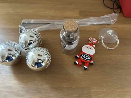 Photo of free Christmas decorations (Wimbledon Chase, SW20) #1