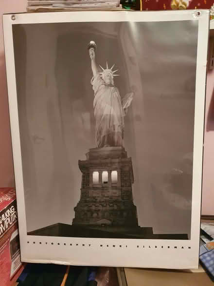 Photo of free statue of liberty (Crown Wood RG12) #1
