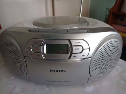 Photo of free Radio/CD player (Pin Green SG1) #2