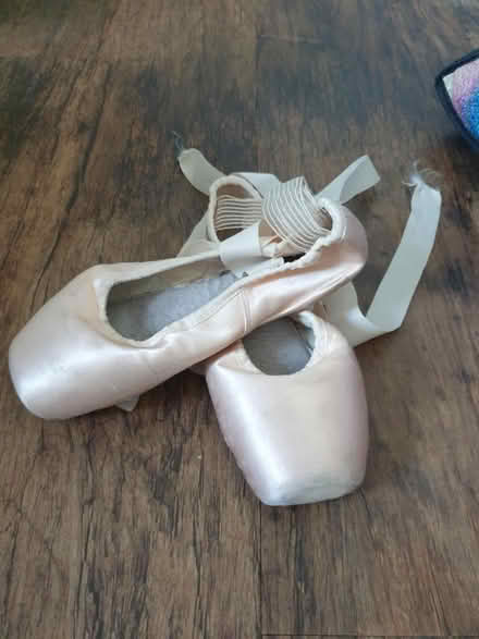 Photo of free Ballet pointe shoes (Brooklands M33) #1