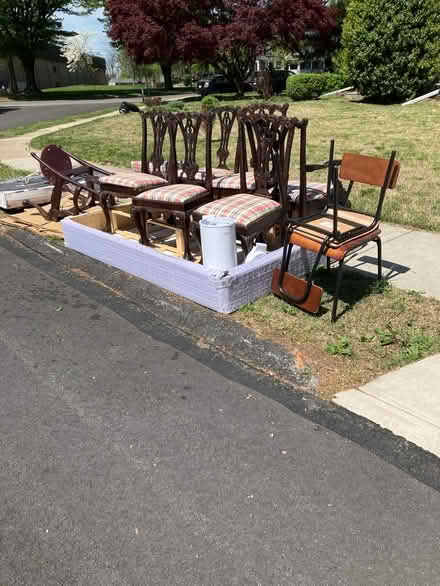 Photo of free chairs (Havertown) #1