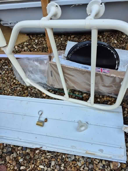Photo of free Bathroom stuff (Farley Hill LU1) #4