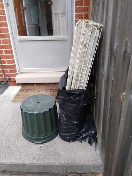 Photo of free Dog crate (Roseville) #1