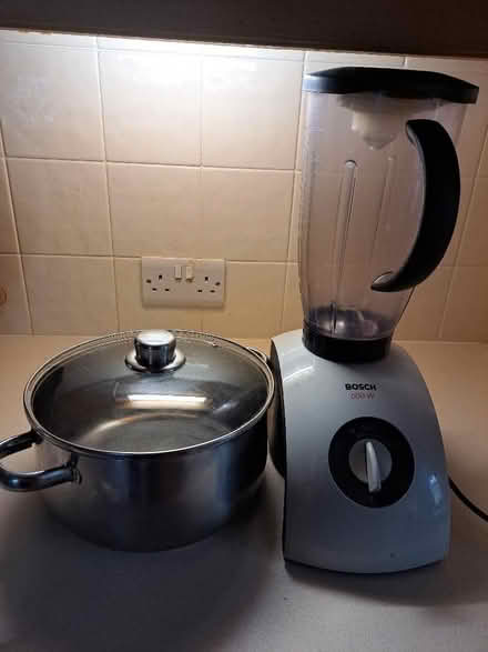 Photo of free Bosch 500w blender and large cooking pot (Heswall CH60) #1