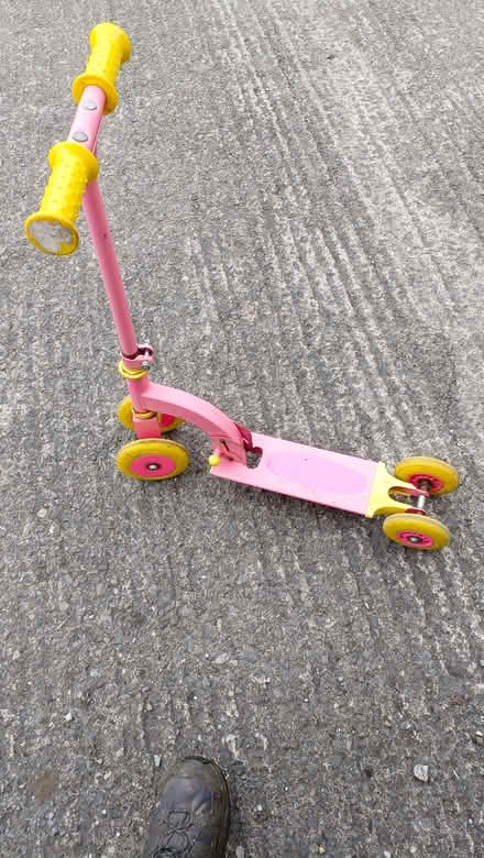 Photo of free Metal scooter (Oxenholme LA9) #1