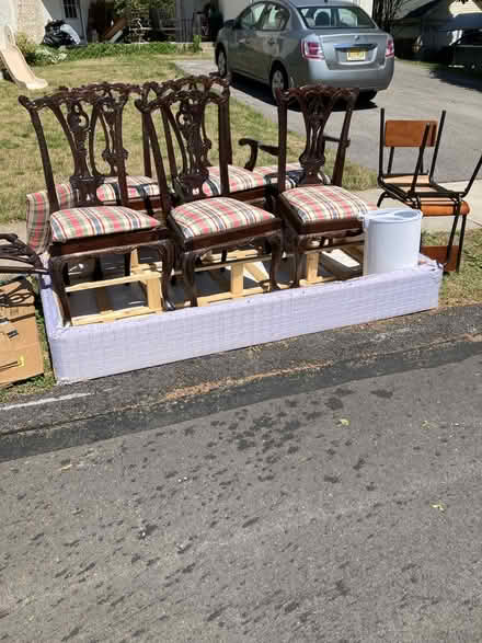 Photo of free chairs (Havertown) #2