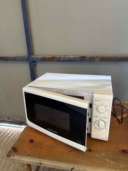 Photo of free Microwave - working (SK17 Buxton) #1