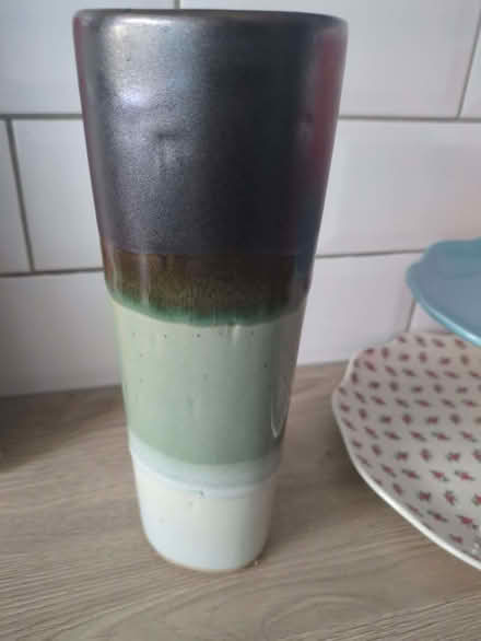 Photo of free Habitat Vase (Southborough TN4) #1