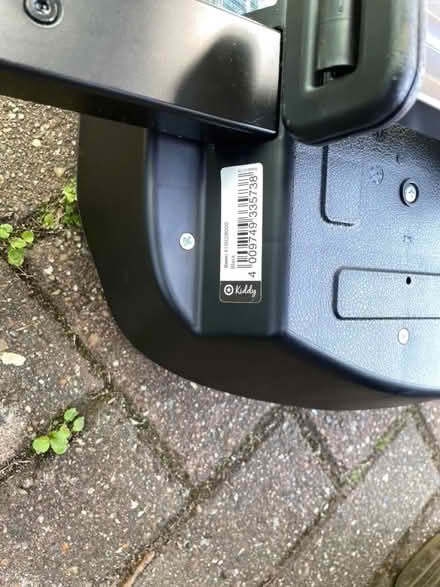 Photo of free Car seat base (Oxted RH8) #4
