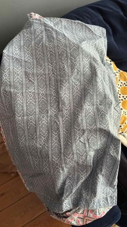 Photo of free King Size Reversible Duvet cover and 2 pillow cases (Harringay Green Lanes N4) #1