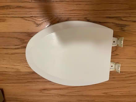 Photo of free White toilet seat and lid (22209) #1