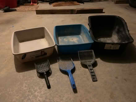 Photo of free 3 cat litter pans and scoops (Johns Creek) #1