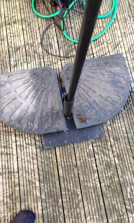 Photo of free Umbrella support (HP2 heme Hempstead) #2