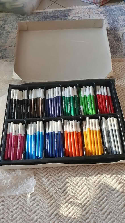 Photo of free Coloured felt tip pens (Fenlake MK42) #1