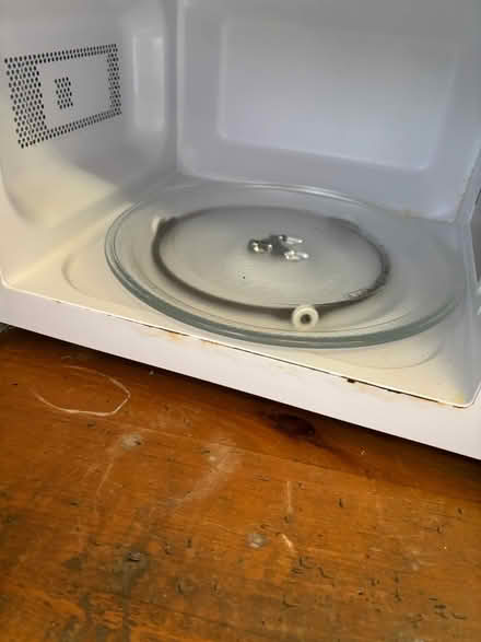 Photo of free Microwave - working (SK17 Buxton) #2