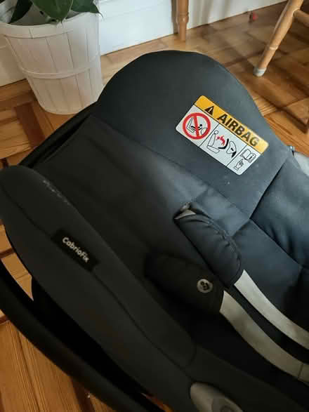 Photo of free Maxi cosi car seat (Pen-y-Lan CF23) #3