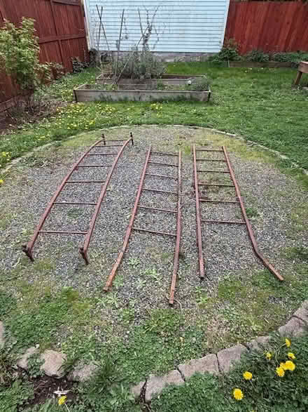 Photo of free Metal trellis (inner N/NE Portland) #1