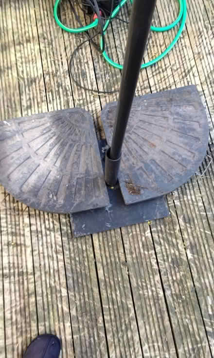 Photo of free Umbrella support (HP2 heme Hempstead) #1
