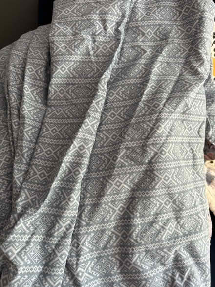 Photo of free King Size Reversible Duvet cover and 2 pillow cases (Harringay Green Lanes N4) #4