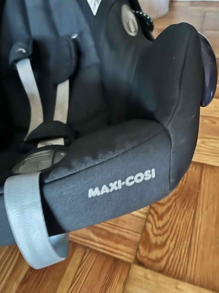 Photo of free Maxi cosi car seat (Pen-y-Lan CF23) #2