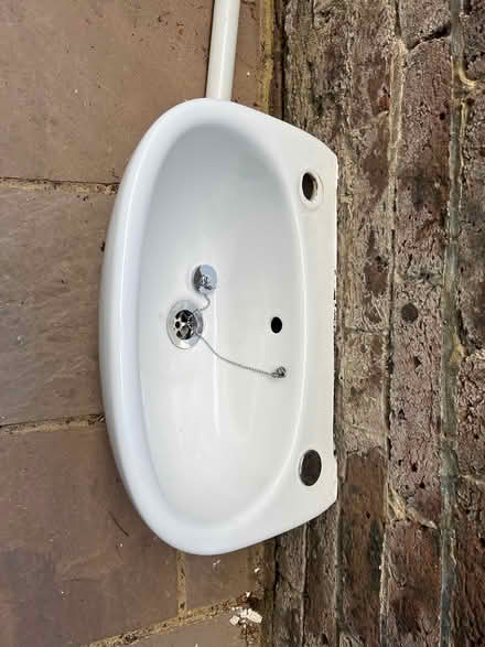 Photo of free Hand basin (TN37 near Asda) #4