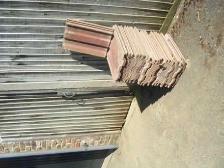 Photo of free ROOF TILES x 24 Pieces 42cm x 33cm Collection Bagshot (Bagshot GU19) #2