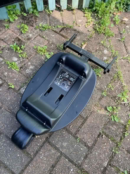Photo of free Car seat base (Oxted RH8) #1