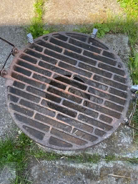 Photo of free Small barbequeue (Gamesley SK13) #2