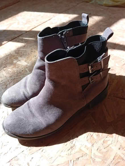 Photo of free Ankle boots. Size 5 (Woolwich SE18) #2