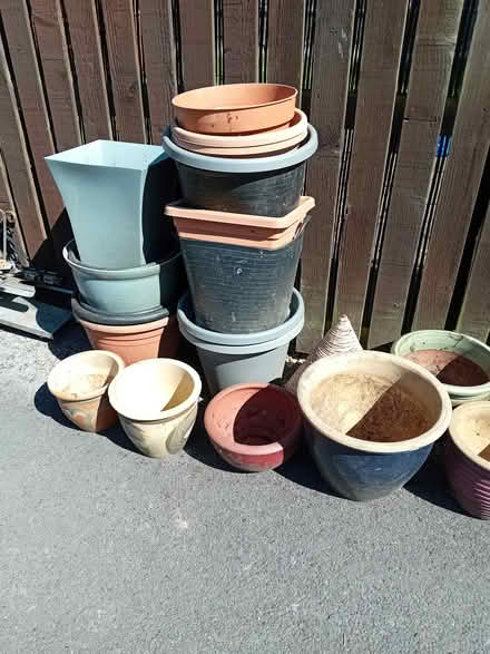 Photo of free Assortment of garden pots (Brimington Chesterfield) #1
