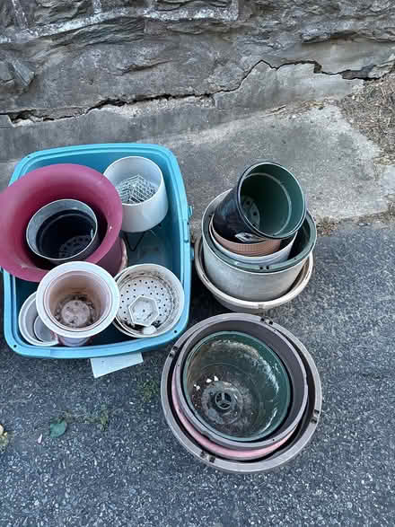 Photo of free Plant pots (Drexel Hill) #1