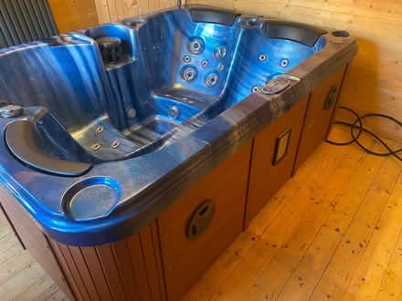 Photo of free Hot Tub with full top cover (EN9) #4