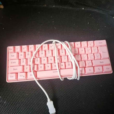 Photo of free Pink mini keyboard (Lucan) #1