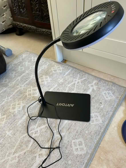 Photo of free Powerful magnifying lamp (Battersea SW11) #1