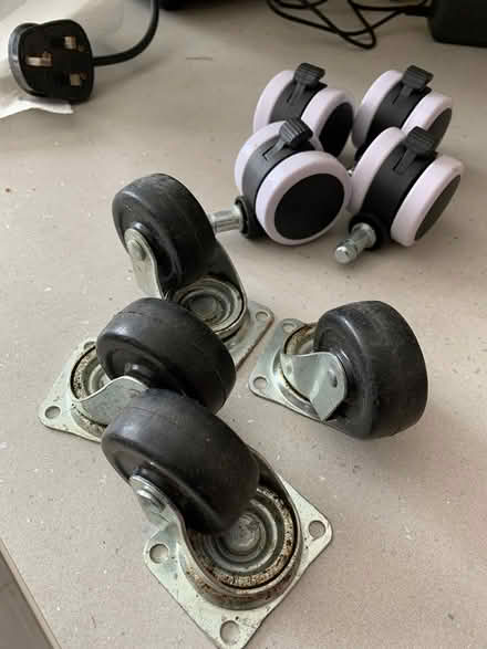 Photo of free Castors (GL14) #1