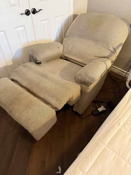 Photo of free lift chair (Cobourg On.) #2