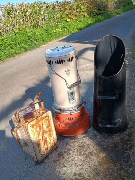 Photo of free heater, scuttle & can (Owlbury SY9) #1