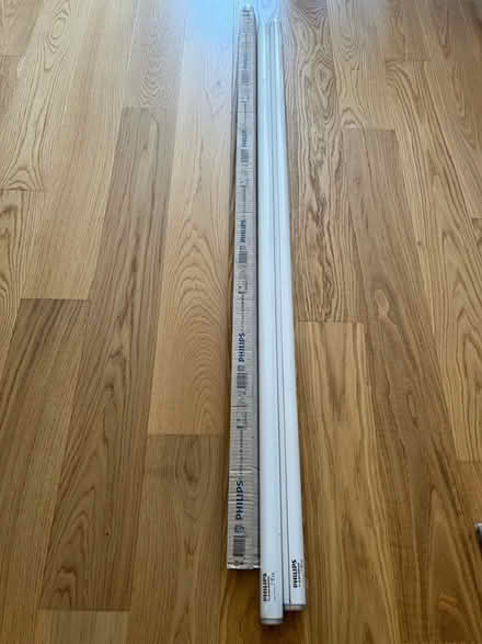 Photo of free 3x Phillips T8 fluorescent loghts (SW20 South Merton Station) #1