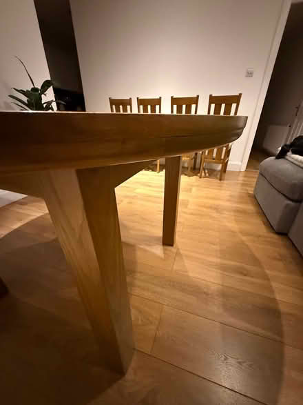 Photo of free Extendable oak table & 4 chairs (East Croydon) #4