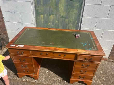 Photo of free Desk (Stevenage SG2 at garage) #1