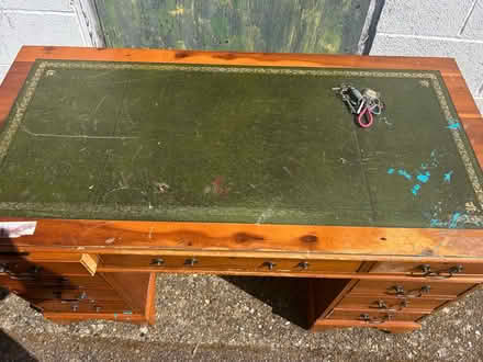 Photo of free Desk (Stevenage SG2 at garage) #2