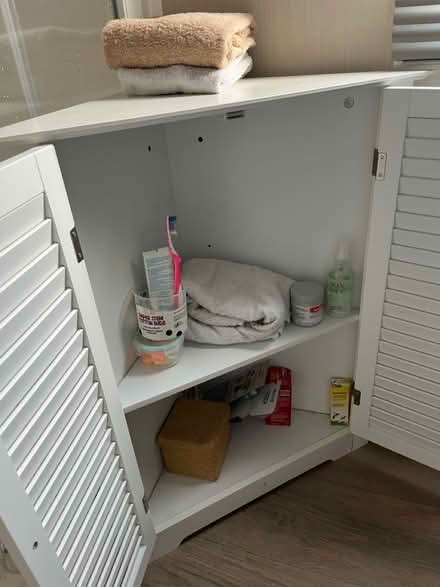 Photo of free White Corner unit (Bromley BR2) #2