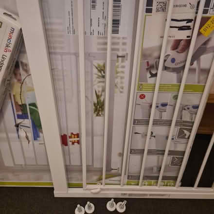 Photo of free Lindam Easy Fit Gate & EXTENSION (TW7) #4