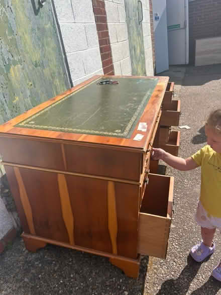 Photo of free Desk (Stevenage SG2 at garage) #4