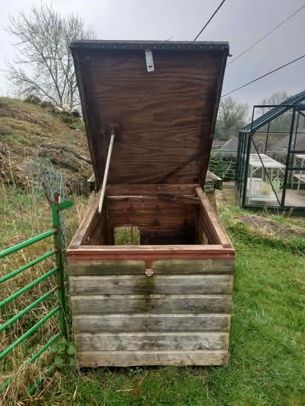 Photo of free Coop (Parwich DE6) #4