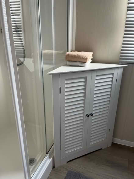 Photo of free White Corner unit (Bromley BR2) #1