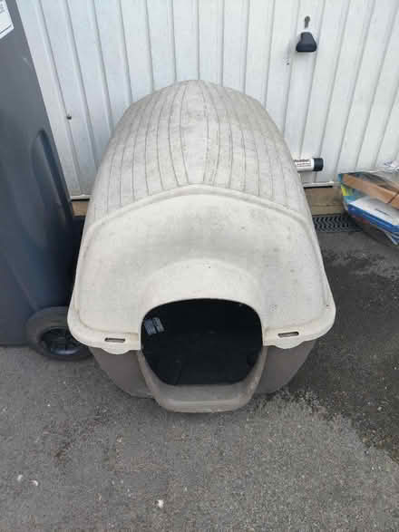 Photo of free Dog house (LE4) #1
